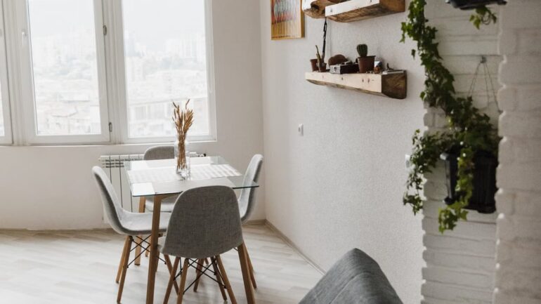Meubles multifonctionnels : comment bien les choisir en 2026
